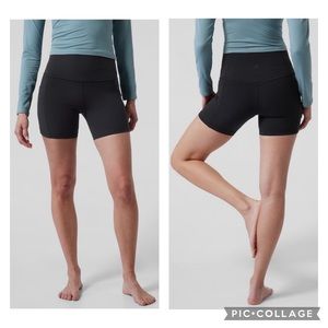 Athleta Salutation Stash Pocket 5” Shorts, Black, Size Small, EUC